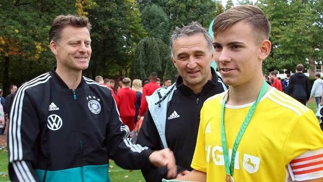 援的一个重 援的一个重