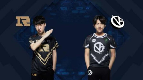 两队中场球 两队中场球